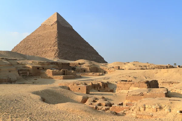 Pyramiderna och sfinxen i Giza i Egypten — Stockfoto