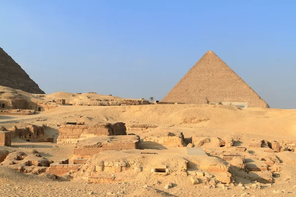 Pyramiderna och sfinxen i Giza i Egypten — Stockfoto