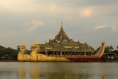 Karaweik Palace Rangon Myanmar