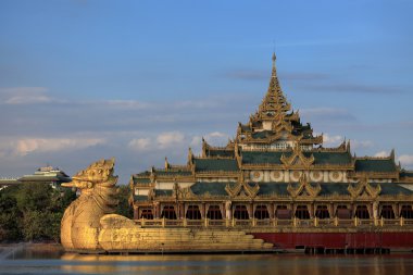 Karaweik Palace Rangon Myanmar