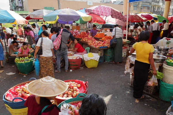 Le marché de rue de Rangoon au Myanmar — Photo