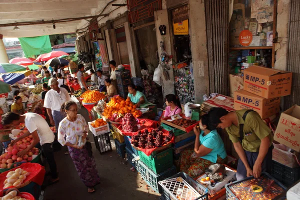 The street market of Rangoon in Myanmar — Stock Photo, Image