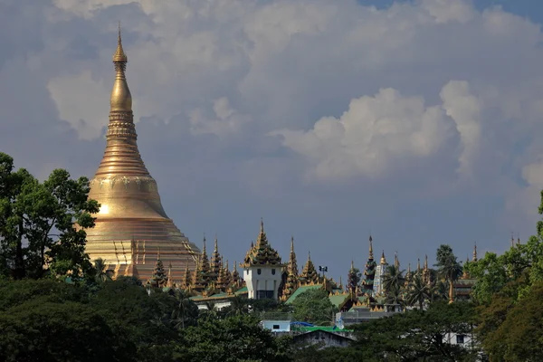 Пагода "Золотой Шведагон" Рангуна в Мьянме — стоковое фото