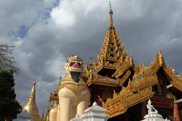 La pagode Golden Shwedagon de Rangoon au Myanmar — Photo