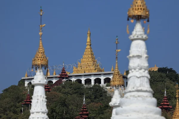 佛教寺庙和佛塔在缅甸曼德勒 — 图库照片