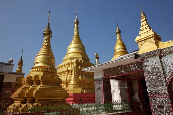 Monasteri e templi buddisti a Mandaley in Myanmar — Foto Stock