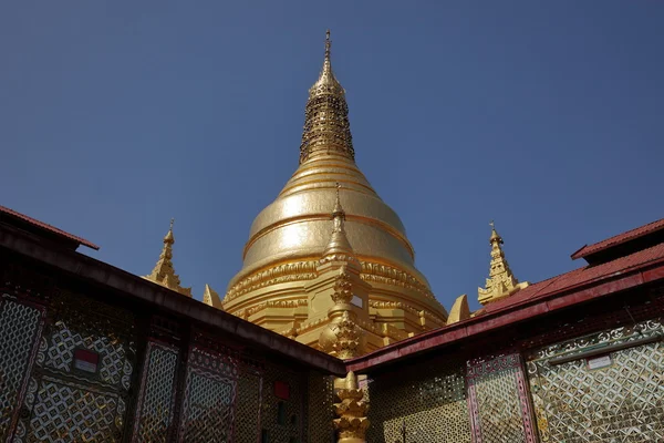 Budist manastır ve Myanmar Mandaley tapınaklar — Stok fotoğraf