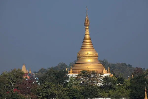 Boeddhistische tempel van Mandalay in Myanmar — Stockfoto