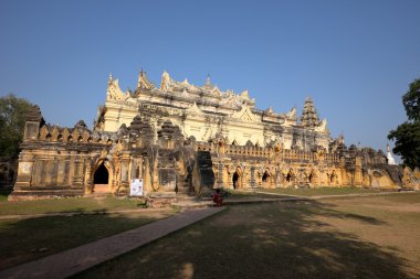 Ava Myanmar Budist tapınakları