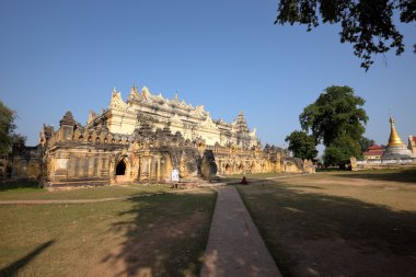 Ava Myanmar Budist tapınakları