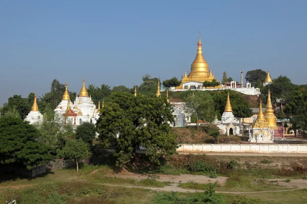Buddhistiska tempel av Mandalay i Burma — Stockfoto