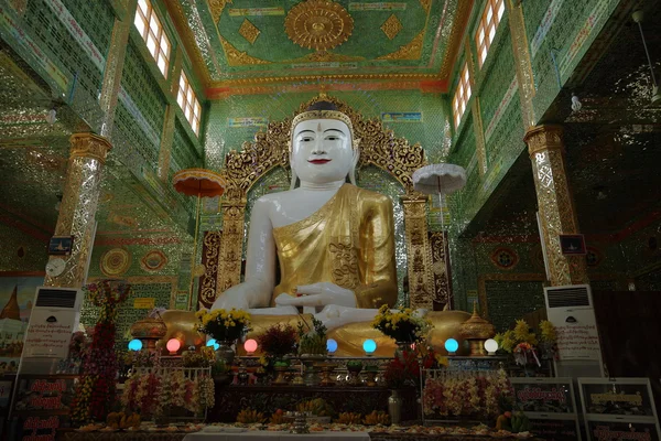 Statue Sacre di Buddha del Myanmar — Foto Stock