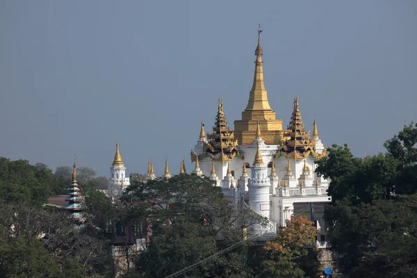 Βουδιστικό ναό του Mandalay στη Μιανμάρ — Φωτογραφία Αρχείου