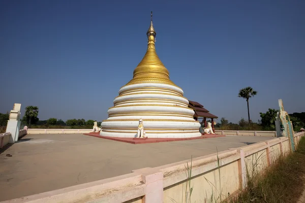 ミャンマーの Ava の仏教寺院 — ストック写真