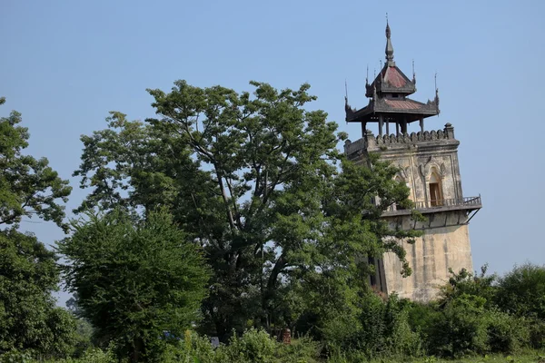 Nanmyin wachttoren van Inwa in Myanmar — Stockfoto