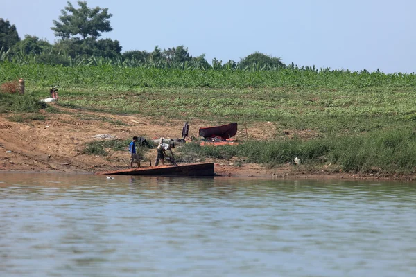 Rybaření na řece Irrawaddy v Myanmaru, 2015 prosinec 13 — Stock fotografie