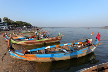 Myanmar Taungthaman Gölü