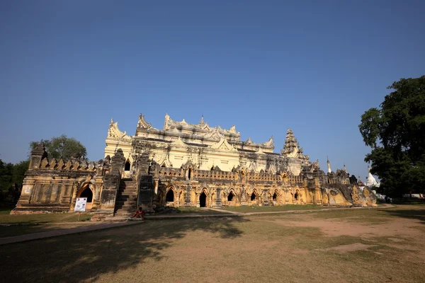 Buddhistiska tempel i Ava i Myanmar — Stockfoto