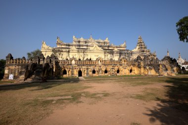 Ava Myanmar Budist tapınakları