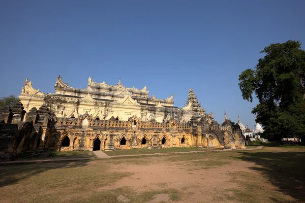 Buddhistiska tempel i Ava i Myanmar — Stockfoto