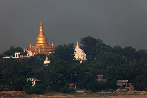 Boeddhistische tempel van Mandalay in Myanmar — Stockfoto