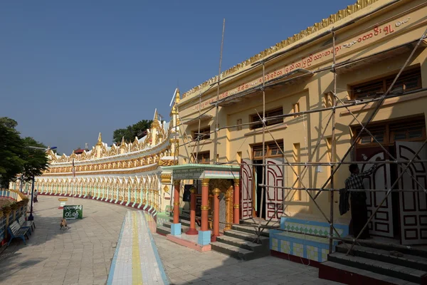 Буддійський храм Mandalay в М'янмі — стокове фото