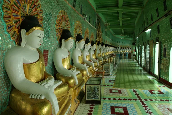 ミャンマーの神聖な仏像 — ストック写真
