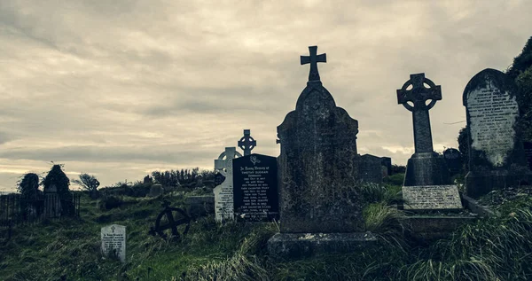 Ierland Keltische Kruis Middeleeuwse Kerkhof Oude Griezelige Begraafplaats Achtervolgd Kerkhof — Stockfoto