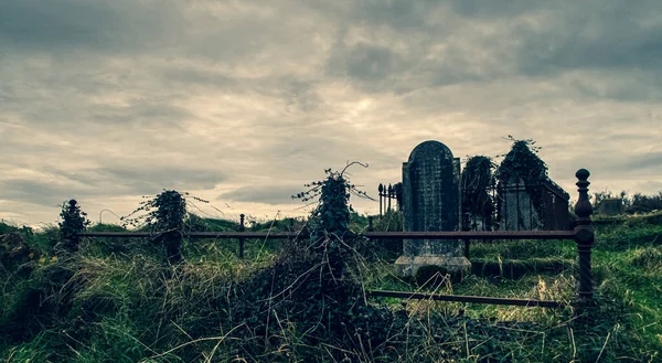 아일랜드 크로스 묘지가 무서운 곳이야 무덤들 — 스톡 사진