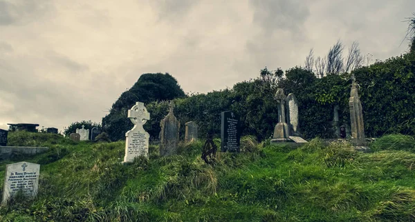 Ierland Keltische Kruis Middeleeuwse Kerkhof Oude Griezelige Begraafplaats Achtervolgd Kerkhof — Stockfoto