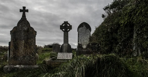 Irlanda Cruz Celta Cemitério Igreja Medieval Antigo Cemitério Assustador Cemitério — Fotografia de Stock