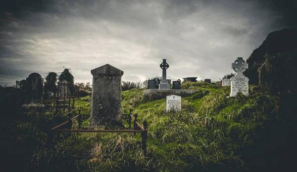 Írország Kelta Kereszt Középkori Templom Temetőjében Régi Kísérteties Temető Kísértetjárta — Stock Fotó
