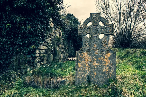 Irlanda Cruz Celta Cemitério Igreja Medieval Antigo Cemitério Assustador Cemitério — Fotografia de Stock