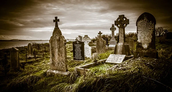 Irlanda Cruz Celta Cemitério Igreja Medieval Antigo Cemitério Assustador Cemitério — Fotografia de Stock