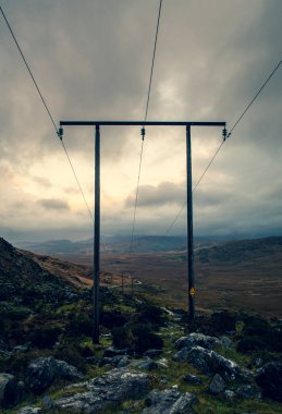 Yüksek voltaj direği, yüksek voltaj kulesi gökyüzü surnset arka plan