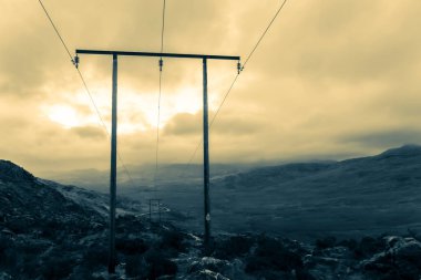 Yüksek voltaj direği, yüksek voltaj kulesi gökyüzü surnset arka plan