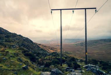 Yüksek voltaj direği, yüksek voltaj kulesi gökyüzü surnset arka plan