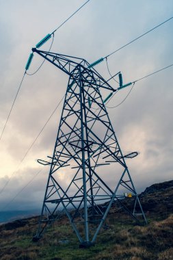 Yüksek voltaj direği, yüksek voltaj kulesi gökyüzü surnset arka plan