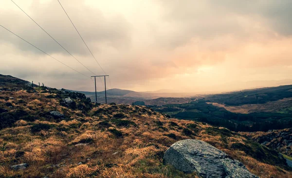 Yüksek voltaj direği, yüksek voltaj kulesi gökyüzü surnset arka plan