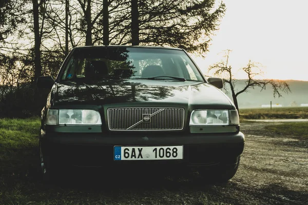 Bojov チェコ共和国 2019 ボルボ850は 村に駐車しました 自動車写真 ヴィンテージカーの背景 — ストック写真