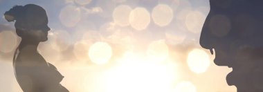 Genç bir kızın silueti. Kapatın. Lezbiyen teması.