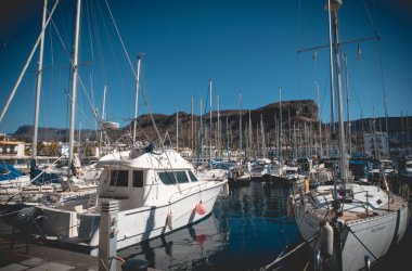 Gran Canaria İspanya 'nın güzel Porto de Mogan limanı.