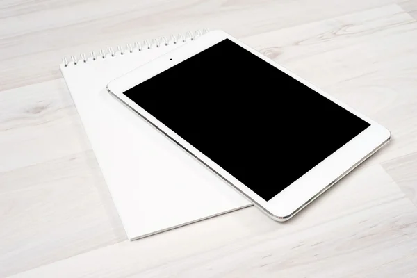 Digitale tablet op — Stockfoto