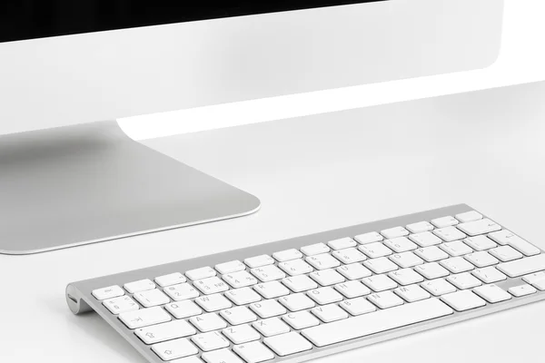 Computer su bianco — Foto Stock