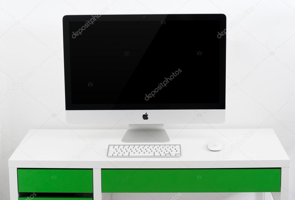 UFA, RUSSIA - NOVEMBER 6, 2015: Photo of new iMac, With OS X El Capitan. iMac - monoblock series of personal computers, created by Apple Inc.