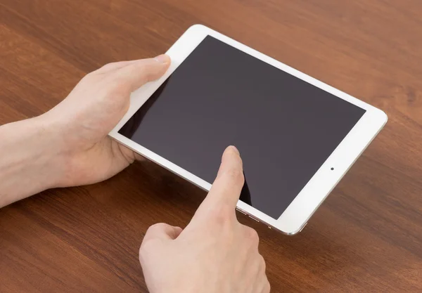 Digitale Tablet PC in de handen — Stockfoto