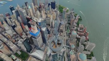 Bir masadaki bir grup öge