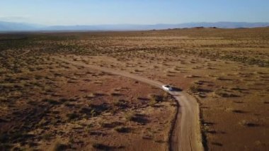 Toprak arazide bir işaret.