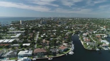 Botlarla dolu bir liman.