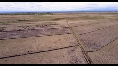 Toprak arazide bir işaret.